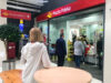 Infokioski zyskują na popularności. Dlaczego coraz więcej firm i instytucji stawia na cyfrowe punkty informacji? infokiosk w urzedzie pocztowym